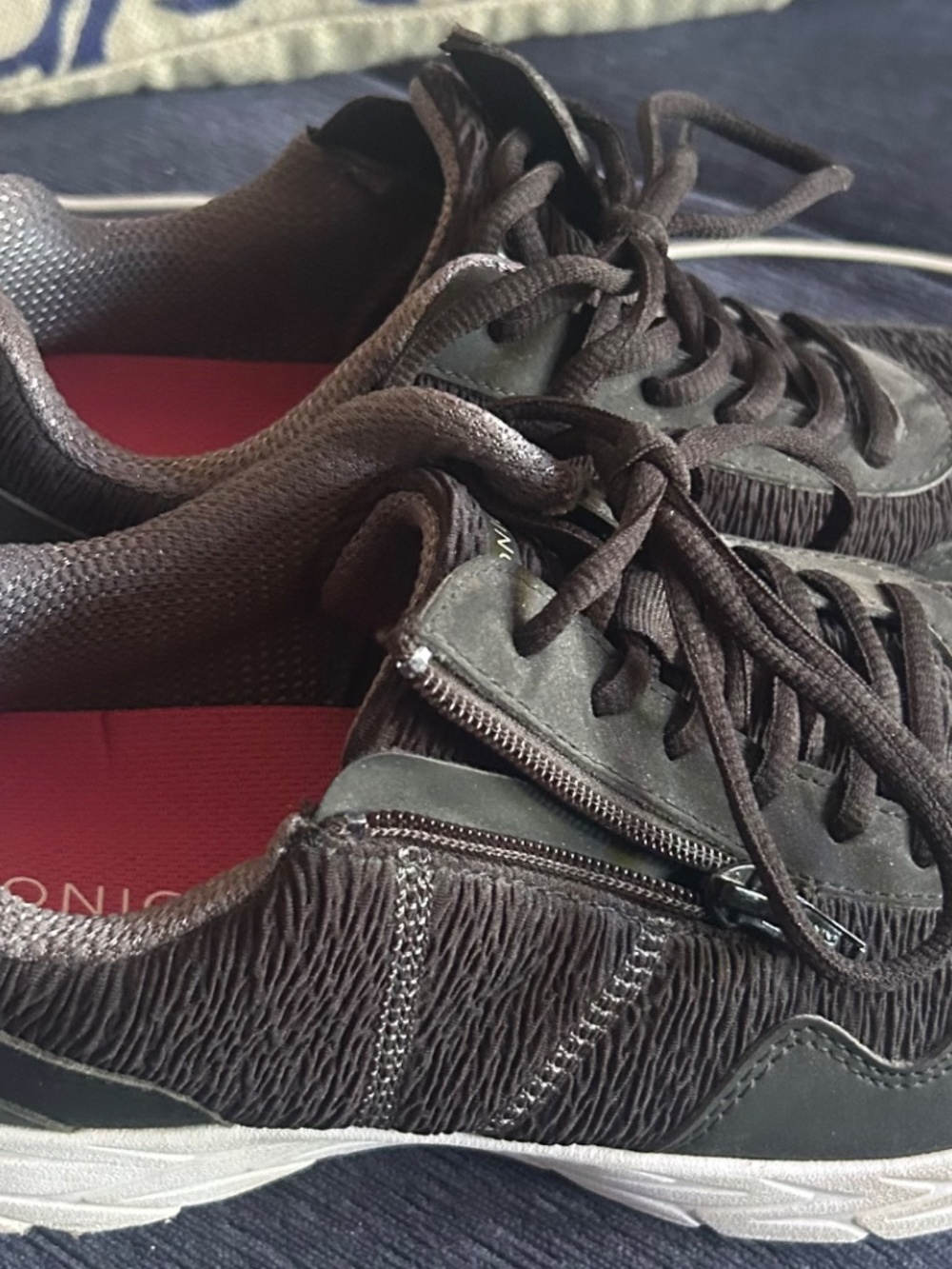 Vionic pro running shoes - Picture 2 of 6